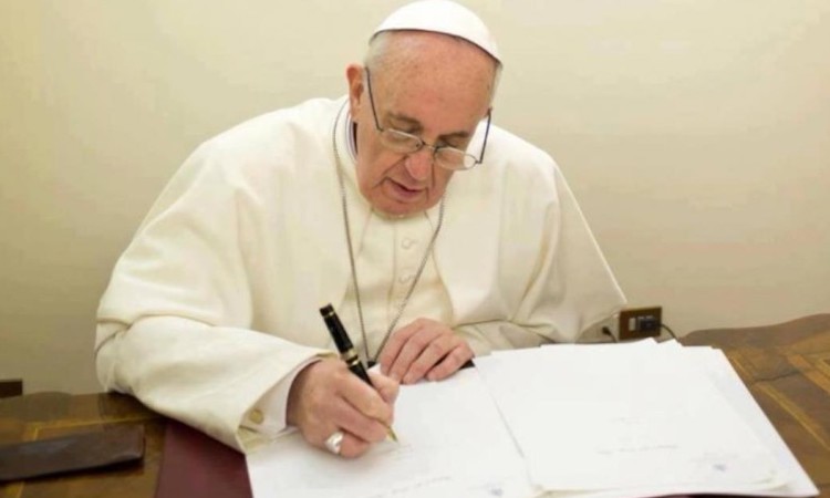 Pápež František zákonom zničil každú korporáciu na svete