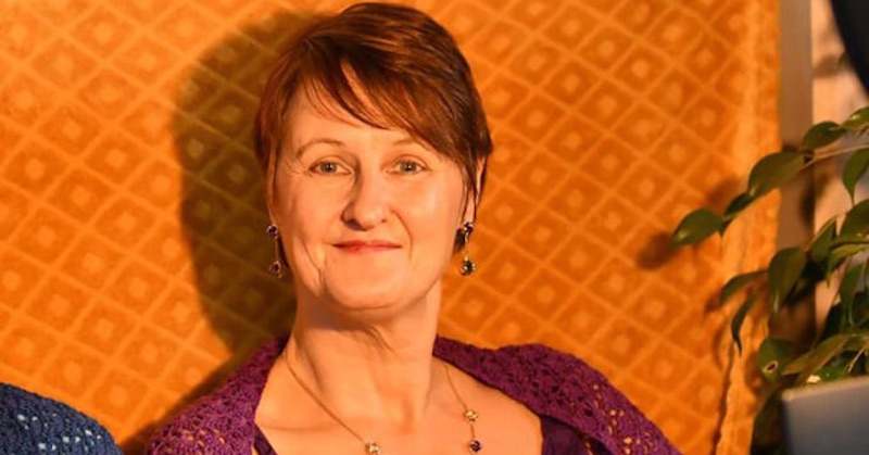 Janet Ossebaardová, autorka dokumentárneho seriálu „Pád kabaly“ bola nájdená mŕtva. Údajne spáchala samovraždu