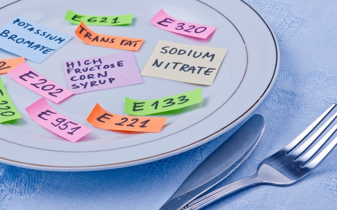 Popredný lekár odhalil 3 najtoxickejšie chemikálie, ktoré by ste mali kontrolovať na etiketách potravín